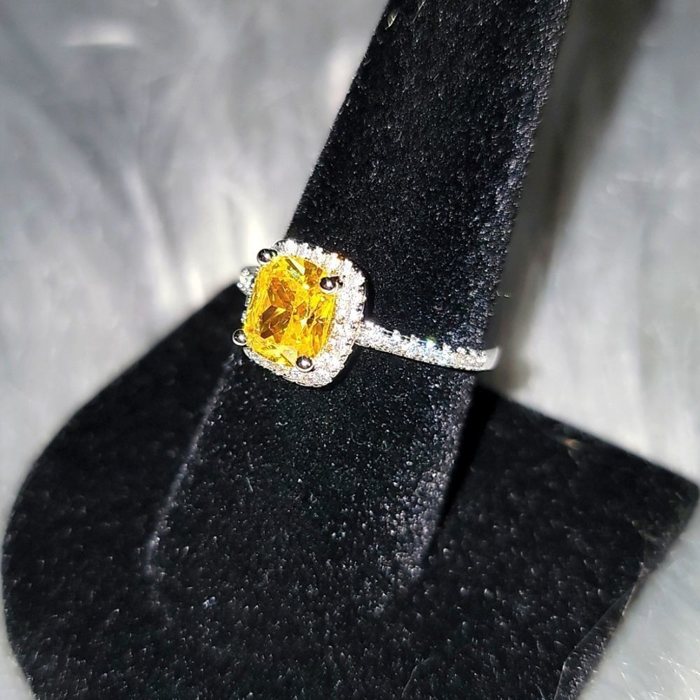 925 Sterling Silver Yellow Cushion Cut Ring, US 8